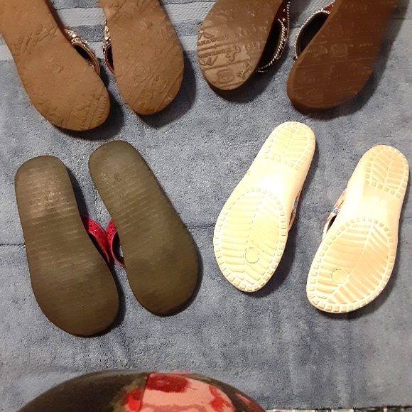 Bundle of Toes Sandals - Picture 2 of 16